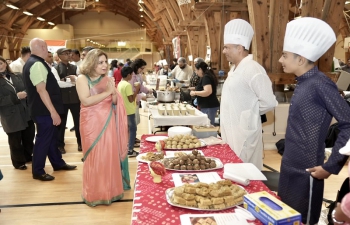 To celebrate #AzadiKaAmritMahotsav, as a curtain raiser to #IndependenceDay2023, an Indian Vegetarian Food Festival was organised by the Indian community in #Copenhagen. Ambassador Pooja Kapur & Ambassador Freddy Svane inaugurated the event which showcased delicacies from various regions of India including delectable #millet recipes. #MeriMaatiMeraDesh #InternationalYearOfMillets.