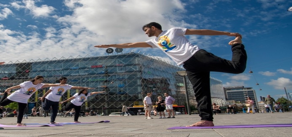 The iconic City Hall Square 'Radhuspladsen' in Copenhagen came alive as yoga lovers demonstrated with high enthusiasm, asanas and pranayam to celebrate IDY2022