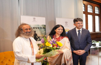 Spiritual Guru Sri Sri Ravi Shankar addressed a distinguished audience of diplomats and prominent personalities from government, business, art & culture and media at Asia House. 
