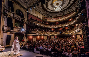 Gurudev  Sri Sri Ravi Shankar conducted a public meditation session reinforcing the message of yoga.